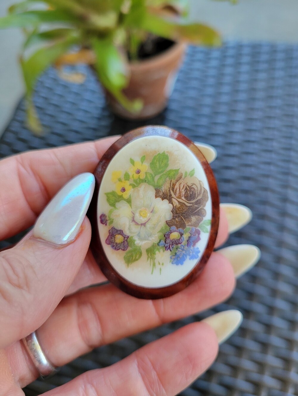 Vintage Mid-Century Handpainted Floral Brooch - Picture 3 of 7